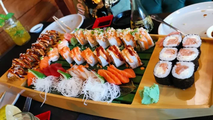 Salmon and Maki - Japanese restaurant in Colombo.